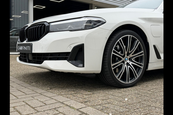 BMW 5 Serie Touring 530e xDrive Executive / Navi / Climate / Camera / Panormadak / Leder / 20"breedset