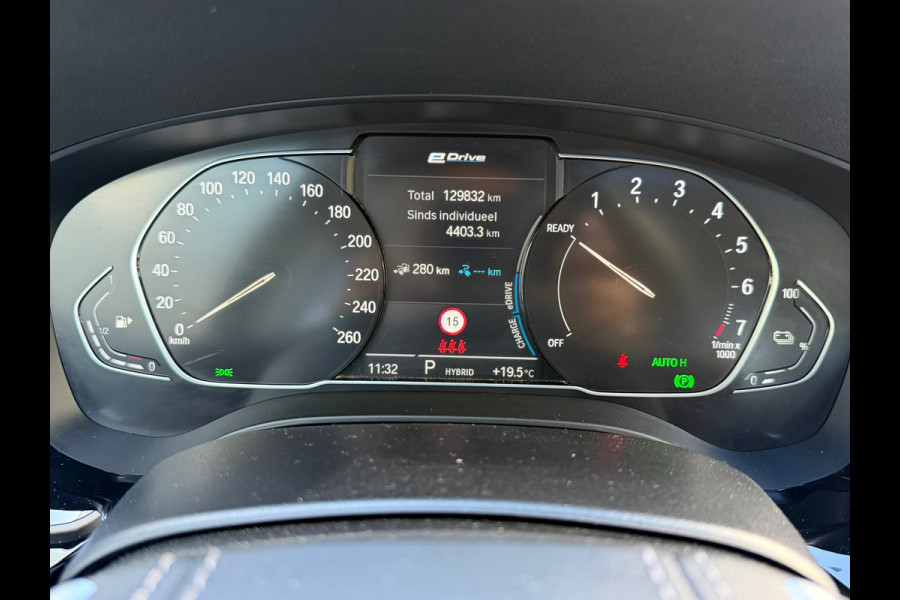 BMW 5 Serie Touring 530e xDrive Executive / Navi / Climate / Camera / Panormadak / Leder / 20"breedset