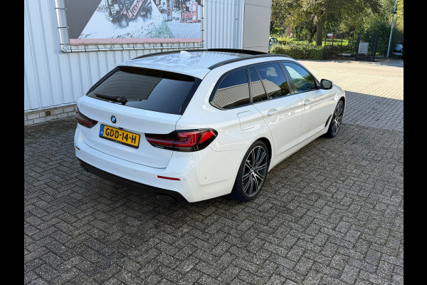 BMW 5 Serie Touring 530e xDrive Executive / Navi / Climate / Camera / Panormadak / Leder / 20"breedset