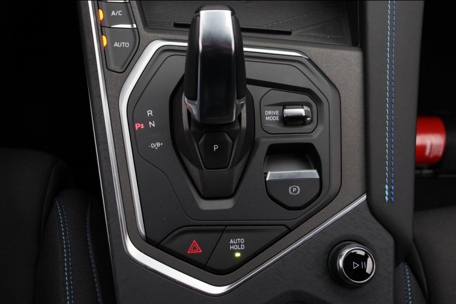 Lynk & Co 01 1.5 261PK Plug-in Hybrid *Zwarte Hemel* 360 Camera Pano/dak Apple/Carplay Adaptive/Cruise