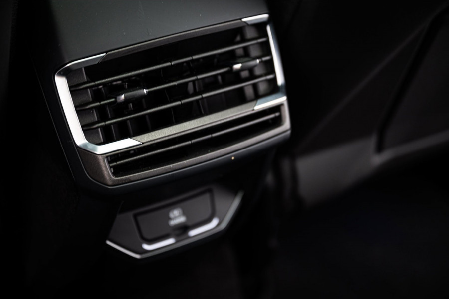 Lynk & Co 01 1.5 261PK Plug-in Hybrid *Zwarte Hemel* 360° Camera Pano/dak Apple/Carplay Adaptive/Cruise