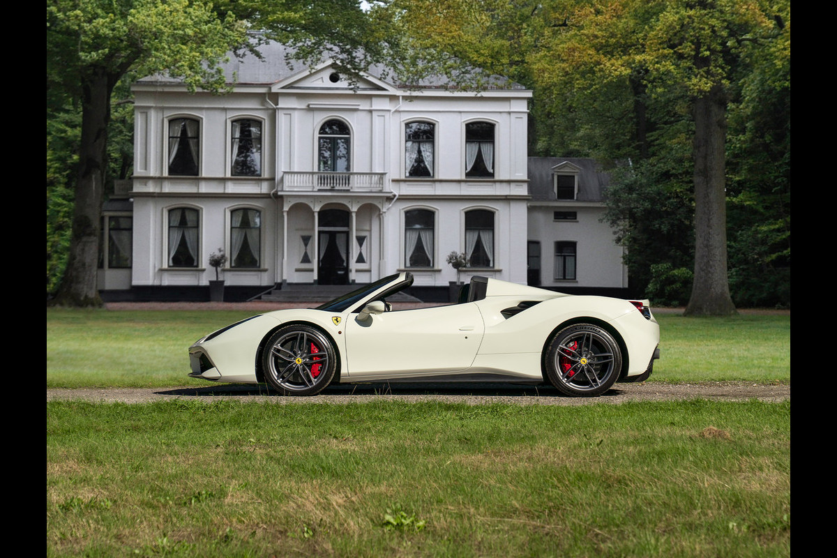 Ferrari 488 3.9 Spider HELE | Carbon ext. | New Power 06-2028 | Lift | CarPlay