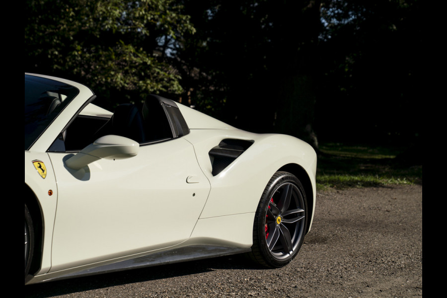 Ferrari 488 3.9 Spider HELE | Carbon ext. | New Power 06-2028 | Lift | CarPlay