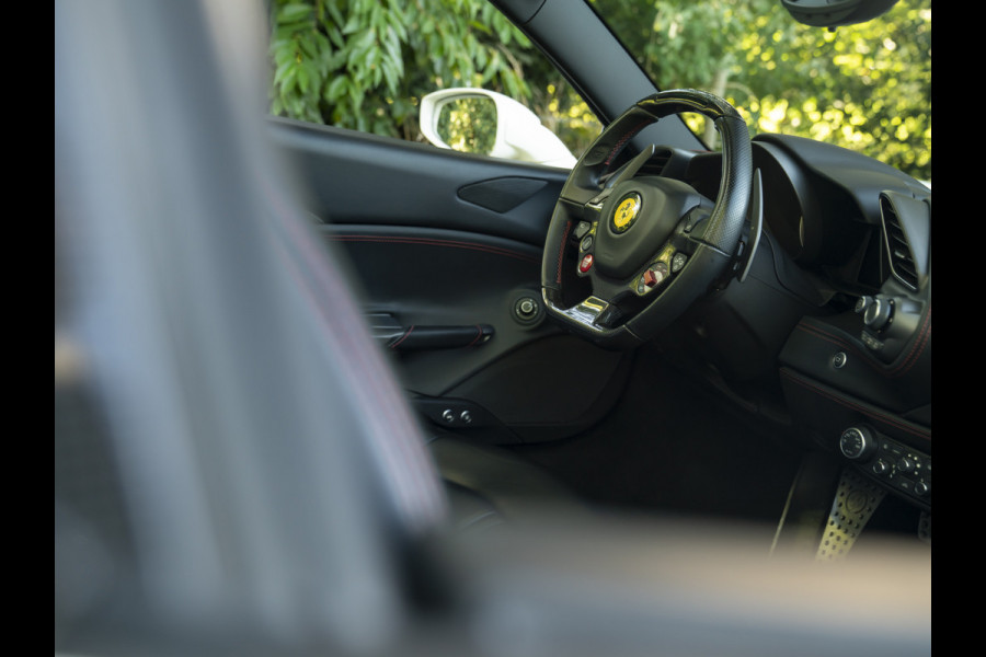 Ferrari 488 3.9 Spider HELE | Carbon ext. | New Power 06-2028 | Lift | CarPlay