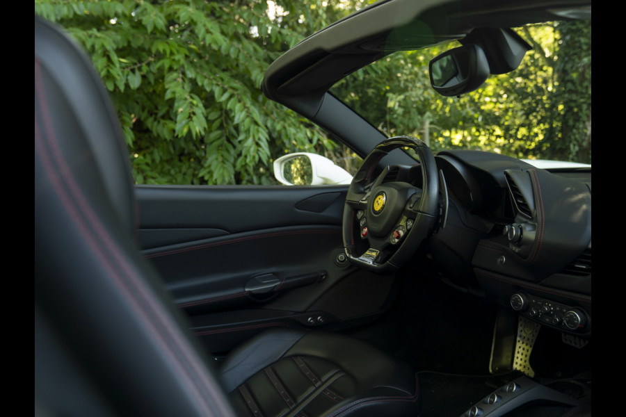 Ferrari 488 3.9 Spider HELE | Carbon ext. | New Power 06-2028 | Lift | CarPlay