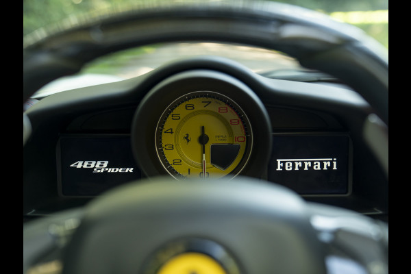 Ferrari 488 3.9 Spider HELE | Carbon ext. | New Power 06-2028 | Lift | CarPlay