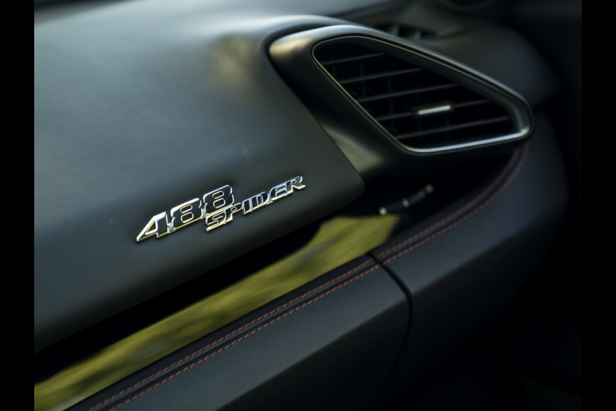 Ferrari 488 3.9 Spider HELE | Carbon ext. | New Power 06-2028 | Lift | CarPlay