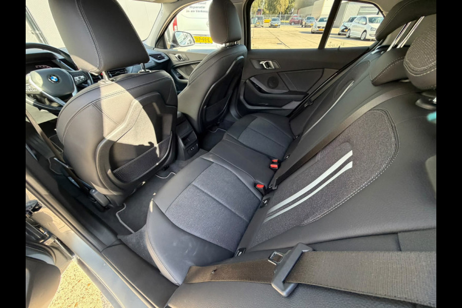 BMW 1-serie 116i / camera / carplay / navigatie skyscraper