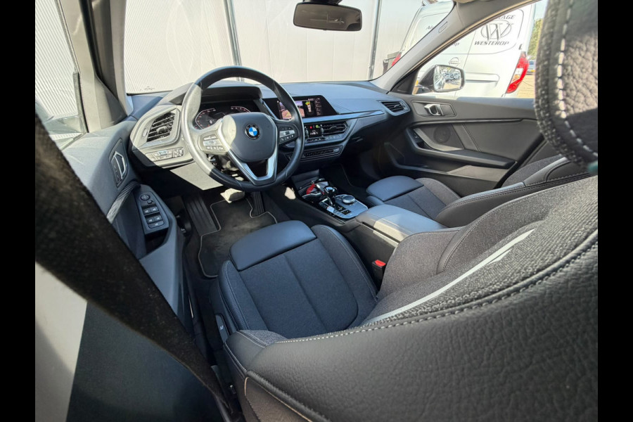BMW 1-serie 116i / camera / carplay / navigatie skyscraper