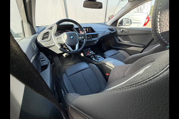 BMW 1-serie 116i / camera / carplay / navigatie skyscraper