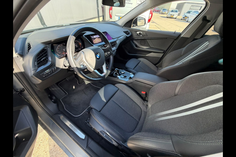 BMW 1-serie 116i / camera / carplay / navigatie skyscraper