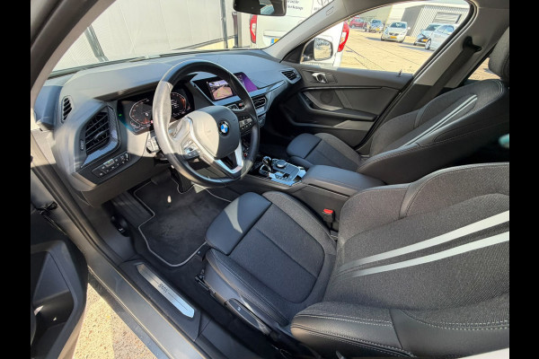 BMW 1-serie 116i / camera / carplay / navigatie skyscraper