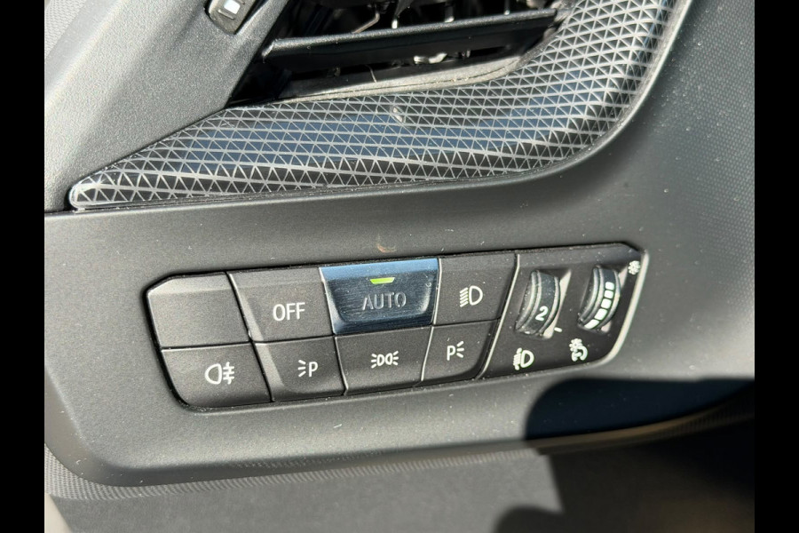 BMW 1-serie 116i / camera / carplay / navigatie skyscraper