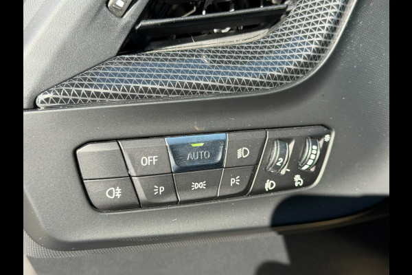 BMW 1-serie 116i / camera / carplay / navigatie skyscraper