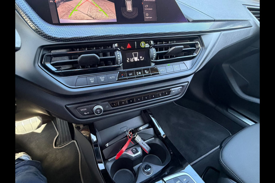 BMW 1-serie 116i / camera / carplay / navigatie skyscraper