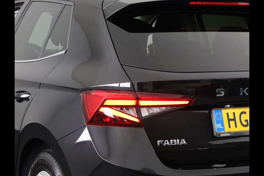 Škoda Fabia Business Edition 1.0 TSI 95PK | Verlengde garantie | Navigatie via App | Parkeersensoren | Achteruitrijcamera | Stoelverwarming |
