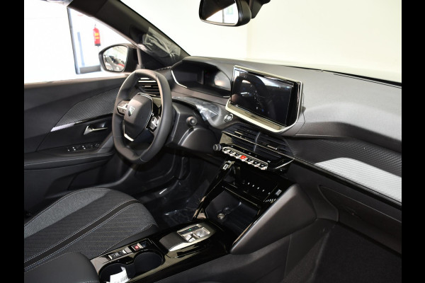 Peugeot 2008 1.2 Hybrid 145 GT .