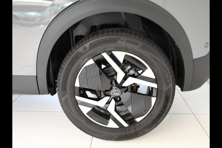 Peugeot 2008 1.2 Hybrid 145 GT .