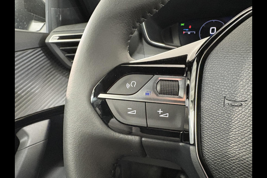 Peugeot 2008 1.2 Hybrid 145 GT .