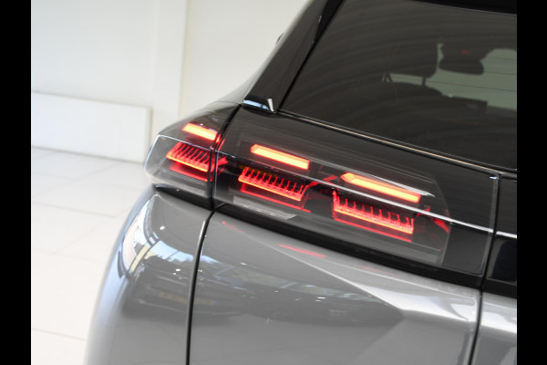 Peugeot 2008 1.2 Hybrid 145 GT .