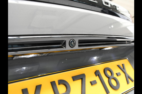 Peugeot 2008 1.2 Hybrid 145 GT .