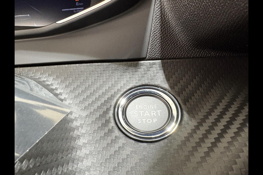 Peugeot 2008 1.2 Hybrid 145 GT .