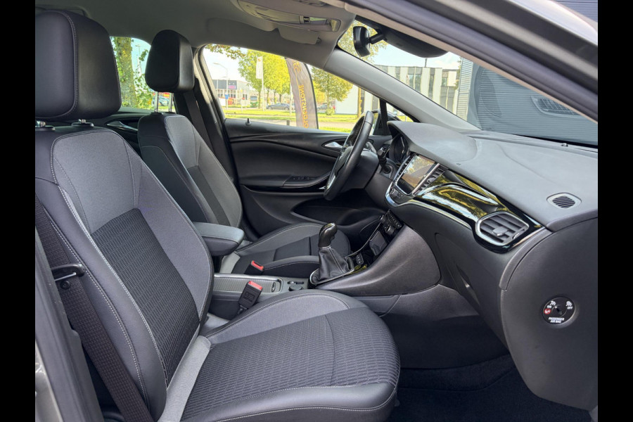Opel Astra Sports Tourer 1.2 Business Elegance ✓1e Eigenaar✓110pk✓Carplay✓Camera✓Navi✓Clima✓Cruise✓Halfleder✓Comfortstoel✓Pdc V+A✓6 Bak✓Dealer Onderhouden✓Keyless✓Lm velgen✓N.A.P✓Apk tot 06-2027
