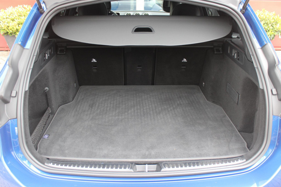 Mercedes-Benz C-Klasse Estate 200 218PK Launch Edition AMG Line | FULL LEDEREN BEKLEDING | PANORAMISCH SCHUIF/KANTELDAK | DIGITAL LIGHT (MATRIX LED) | SFEERVERLICHTING | ELEKTRISCH VERSTELBARE VOORSTOELEN MET GEHEUGEN OP BEIDE STOELEN | STOELVERWARMING | ELEKTRISCHE STUURVERSTELLING MET GEHEUGEN | 19'' MULTISPAAKS LICHTMETALEN VELGEN | VERKEERSLICHTEN WEERGAVE | 360° CAMERA | DRAADLOOS APPLECARPLAY/ANDROID AUTO | DRAADLOZE TELEFOONLADER | WIDE SCREEN SCHERM | NIGHT PAKKET | DODEHOEK DETECTIE | EXTRA GETINTE ACHTERSTE RUITEN | PREMIUM AUDIO | ELEKTRISCH BEDIENBARE ACHTERKLEP | KEYLESS ENTRY |