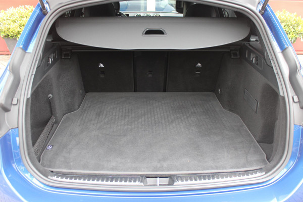 Mercedes-Benz C-Klasse Estate 200 218PK Launch Edition AMG Line | FULL LEDEREN BEKLEDING | PANORAMISCH SCHUIF/KANTELDAK | DIGITAL LIGHT (MATRIX LED) | SFEERVERLICHTING | ELEKTRISCH VERSTELBARE VOORSTOELEN MET GEHEUGEN OP BEIDE STOELEN | STOELVERWARMING | ELEKTRISCHE STUURVERSTELLING MET GEHEUGEN | 19'' MULTISPAAKS LICHTMETALEN VELGEN | VERKEERSLICHTEN WEERGAVE | 360° CAMERA | DRAADLOOS APPLECARPLAY/ANDROID AUTO | DRAADLOZE TELEFOONLADER | WIDE SCREEN SCHERM | NIGHT PAKKET | DODEHOEK DETECTIE | EXTRA GETINTE ACHTERSTE RUITEN | PREMIUM AUDIO | ELEKTRISCH BEDIENBARE ACHTERKLEP | KEYLESS ENTRY |
