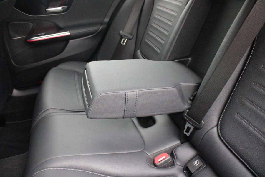 Mercedes-Benz C-Klasse Estate 200 218PK Launch Edition AMG Line | FULL LEDEREN BEKLEDING | PANORAMISCH SCHUIF/KANTELDAK | DIGITAL LIGHT (MATRIX LED) | SFEERVERLICHTING | ELEKTRISCH VERSTELBARE VOORSTOELEN MET GEHEUGEN OP BEIDE STOELEN | STOELVERWARMING | ELEKTRISCHE STUURVERSTELLING MET GEHEUGEN | 19'' MULTISPAAKS LICHTMETALEN VELGEN | VERKEERSLICHTEN WEERGAVE | 360° CAMERA | DRAADLOOS APPLECARPLAY/ANDROID AUTO | DRAADLOZE TELEFOONLADER | WIDE SCREEN SCHERM | NIGHT PAKKET | DODEHOEK DETECTIE | EXTRA GETINTE ACHTERSTE RUITEN | PREMIUM AUDIO | ELEKTRISCH BEDIENBARE ACHTERKLEP | KEYLESS ENTRY |