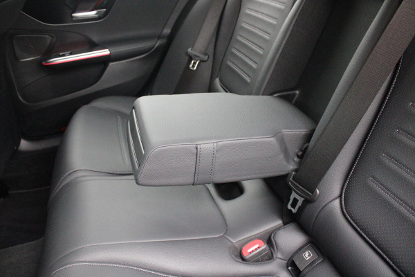 Mercedes-Benz C-Klasse Estate 200 218PK Launch Edition AMG Line | FULL LEDEREN BEKLEDING | PANORAMISCH SCHUIF/KANTELDAK | DIGITAL LIGHT (MATRIX LED) | SFEERVERLICHTING | ELEKTRISCH VERSTELBARE VOORSTOELEN MET GEHEUGEN OP BEIDE STOELEN | STOELVERWARMING | ELEKTRISCHE STUURVERSTELLING MET GEHEUGEN | 19'' MULTISPAAKS LICHTMETALEN VELGEN | VERKEERSLICHTEN WEERGAVE | 360° CAMERA | DRAADLOOS APPLECARPLAY/ANDROID AUTO | DRAADLOZE TELEFOONLADER | WIDE SCREEN SCHERM | NIGHT PAKKET | DODEHOEK DETECTIE | EXTRA GETINTE ACHTERSTE RUITEN | PREMIUM AUDIO | ELEKTRISCH BEDIENBARE ACHTERKLEP | KEYLESS ENTRY |