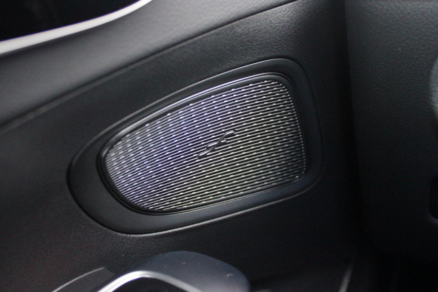 Mercedes-Benz C-Klasse Estate 200 218PK Launch Edition AMG Line | FULL LEDEREN BEKLEDING | PANORAMISCH SCHUIF/KANTELDAK | DIGITAL LIGHT (MATRIX LED) | SFEERVERLICHTING | ELEKTRISCH VERSTELBARE VOORSTOELEN MET GEHEUGEN OP BEIDE STOELEN | STOELVERWARMING | ELEKTRISCHE STUURVERSTELLING MET GEHEUGEN | 19'' MULTISPAAKS LICHTMETALEN VELGEN | VERKEERSLICHTEN WEERGAVE | 360° CAMERA | DRAADLOOS APPLECARPLAY/ANDROID AUTO | DRAADLOZE TELEFOONLADER | WIDE SCREEN SCHERM | NIGHT PAKKET | DODEHOEK DETECTIE | EXTRA GETINTE ACHTERSTE RUITEN | PREMIUM AUDIO | ELEKTRISCH BEDIENBARE ACHTERKLEP | KEYLESS ENTRY |