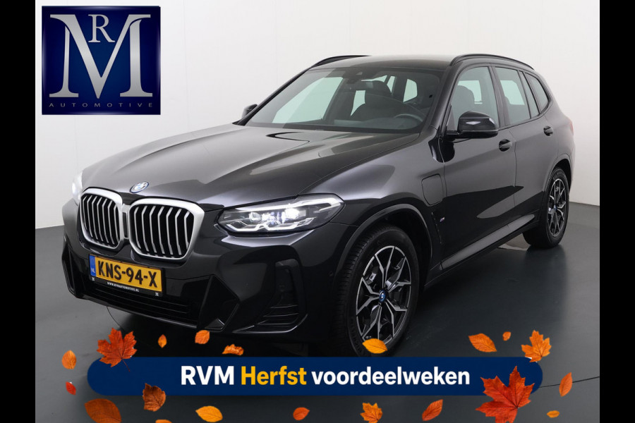 BMW X3 xDrive30e VAN: 40.900,- VOOR: 38.877,- UW HERFSTVOORDEEL: 2.023,- M-SPORT| DEALER ONDERHOUDEN| CAMERA| ELEKTRISCHE ACHTERKLEP| APPLE CARPLAY| RIJKLAARPRIJS