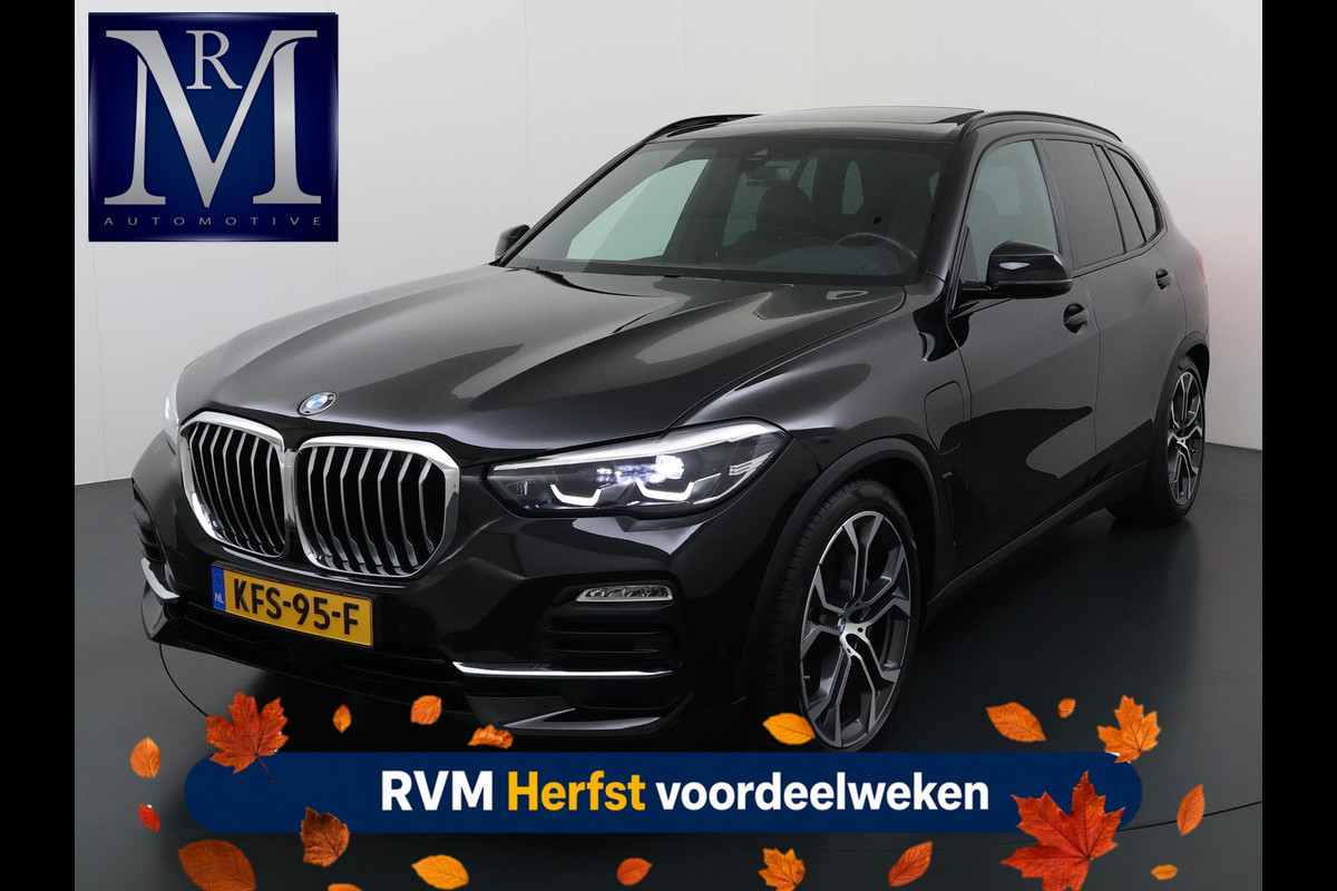 BMW X5 xDrive45e High Executive VAN: 54.900,- VOOR: 49.877,- UW HERFSTVOORDEEL: 5.023,-  HARMAN KARDON| ELEK. TREKHAAK|ELEK. SCHUIF/ KANTELDAK| ACHTERBANK VERWARMING| HEAD-UP DISPLAY| DODE HOEK SENSOR| CAMERA| ACHTERAS BESTURING