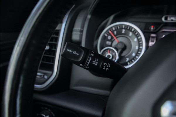 Dodge Ram 1500 5.7 V8 4x4 Crew Cab Laramie Pano - Harman Kardon - Trekhaak