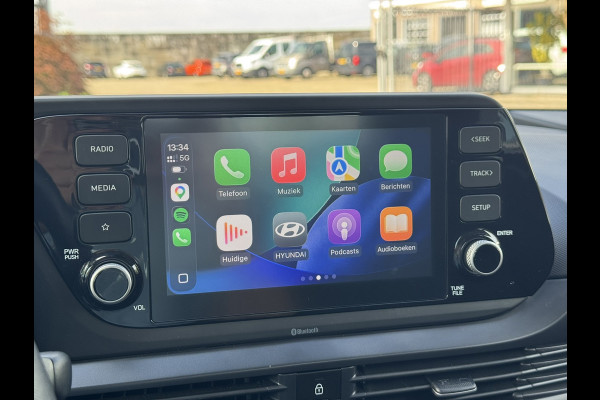Hyundai i20 1.0 T-GDI Comfort RIJKLAAR!| Carplay/Android, Camera, Stoel+Stuurverw., 15'' LMV, Lane Assist, Dodehoek | Dealeroh. |
