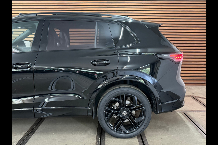 Volkswagen Tiguan 1.5 eHybrid R-Line Black Edition | garantie tot 2030| 272PK | PANO | Full Matrix-LED | Discover PRO MAX|Trekhaak