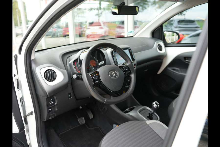 Toyota Aygo 1.0 VVT-i x-play | Automaat | Airco | Apple Carplay |