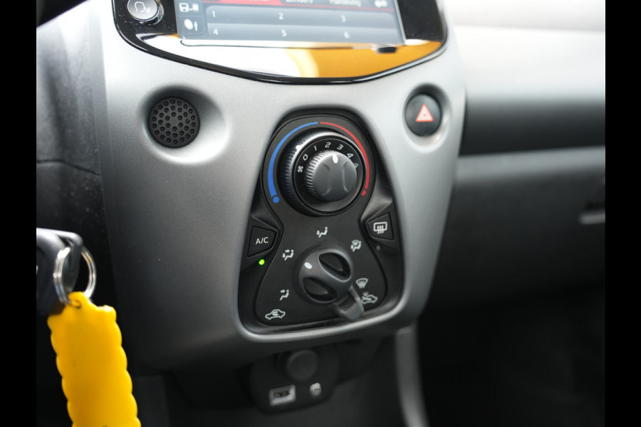 Toyota Aygo 1.0 VVT-i x-play | Automaat | Airco | Apple Carplay |