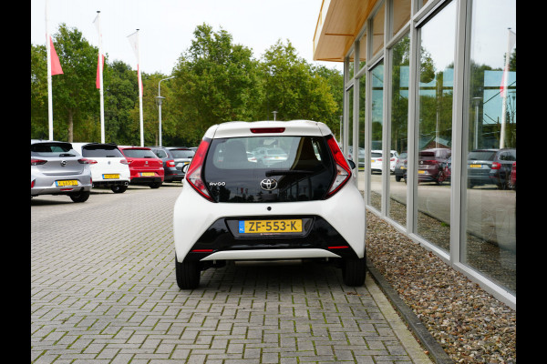 Toyota Aygo 1.0 VVT-i x-play | Automaat | Airco | Apple Carplay |