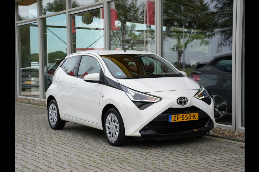 Toyota Aygo 1.0 VVT-i x-play | Automaat | Airco | Apple Carplay |