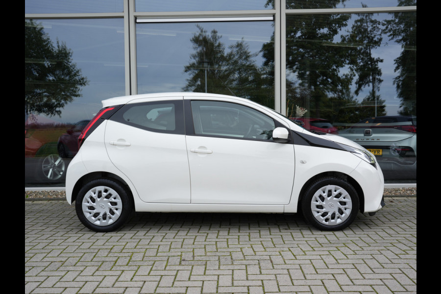 Toyota Aygo 1.0 VVT-i x-play | Automaat | Airco | Apple Carplay |