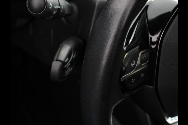 Peugeot 2008 1.2 PureTech Allure Navigatie Cruise control Lichtmetalen velgen Climate control Parkeersensor achter Apple Carplay/ Android auto Camera