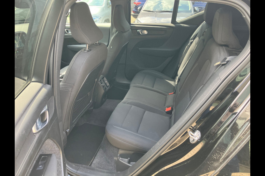 Volvo XC40 Recharge Core / Trekhaak / Camera / CarPlay / Sfeerverlichting / 20'' / Stoel+Stuurverwarming / DAB / Cruise Control
