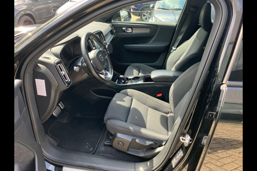 Volvo XC40 Recharge Core / Trekhaak / Camera / CarPlay / Sfeerverlichting / 20'' / Stoel+Stuurverwarming / DAB / Cruise Control