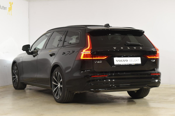 Volvo V60 T8 455PK Plug-in hybrid AWD Plus Dark / 360 Camera / Harman Kardon / Head-up display / Panorama schuifdak / Stoel- en stuurverwarming / Trekhaak / Elektrische stoelen met geheugen