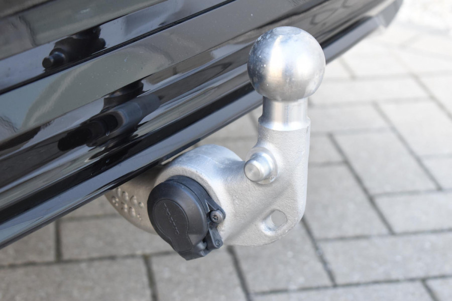 Volvo V60 T8 455PK Plug-in hybrid AWD Plus Dark / 360 Camera / Harman Kardon / Head-up display / Panorama schuifdak / Stoel- en stuurverwarming / Trekhaak / Elektrische stoelen met geheugen