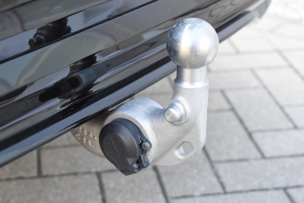 Volvo V60 T8 455PK Plug-in hybrid AWD Plus Dark / 360 Camera / Harman Kardon / Head-up display / Panorama schuifdak / Stoel- en stuurverwarming / Trekhaak / Elektrische stoelen met geheugen