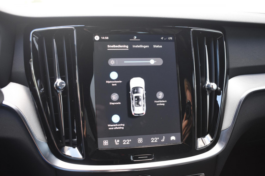 Volvo V60 T8 455PK Plug-in hybrid AWD Plus Dark / 360 Camera / Harman Kardon / Head-up display / Panorama schuifdak / Stoel- en stuurverwarming / Trekhaak / Elektrische stoelen met geheugen