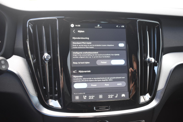 Volvo V60 T8 455PK Plug-in hybrid AWD Plus Dark / 360 Camera / Harman Kardon / Head-up display / Panorama schuifdak / Stoel- en stuurverwarming / Trekhaak / Elektrische stoelen met geheugen